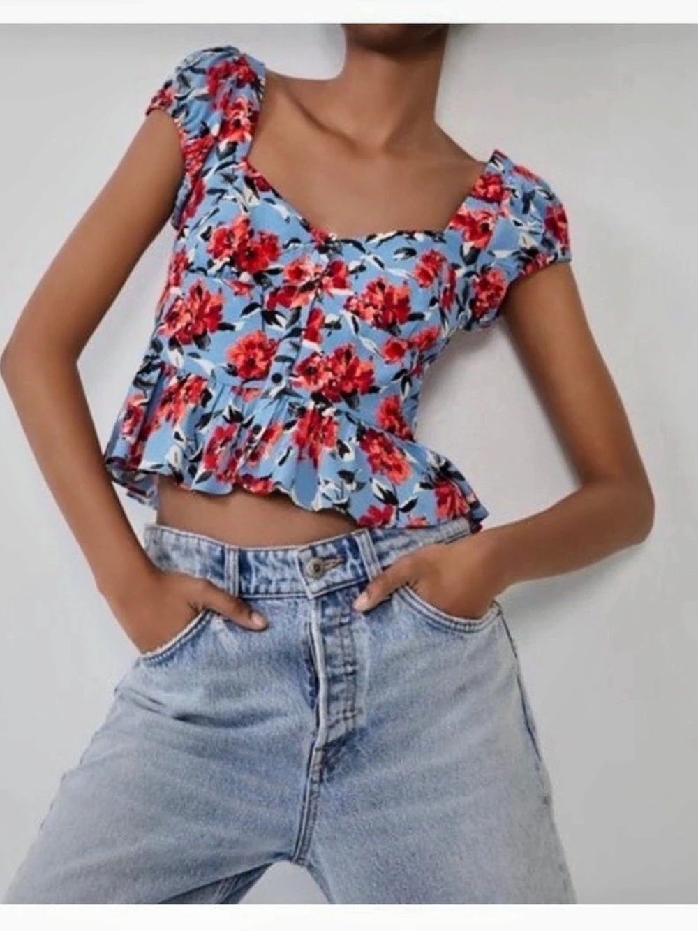NWOT Zara Floral Puff Sleeve Crop Top